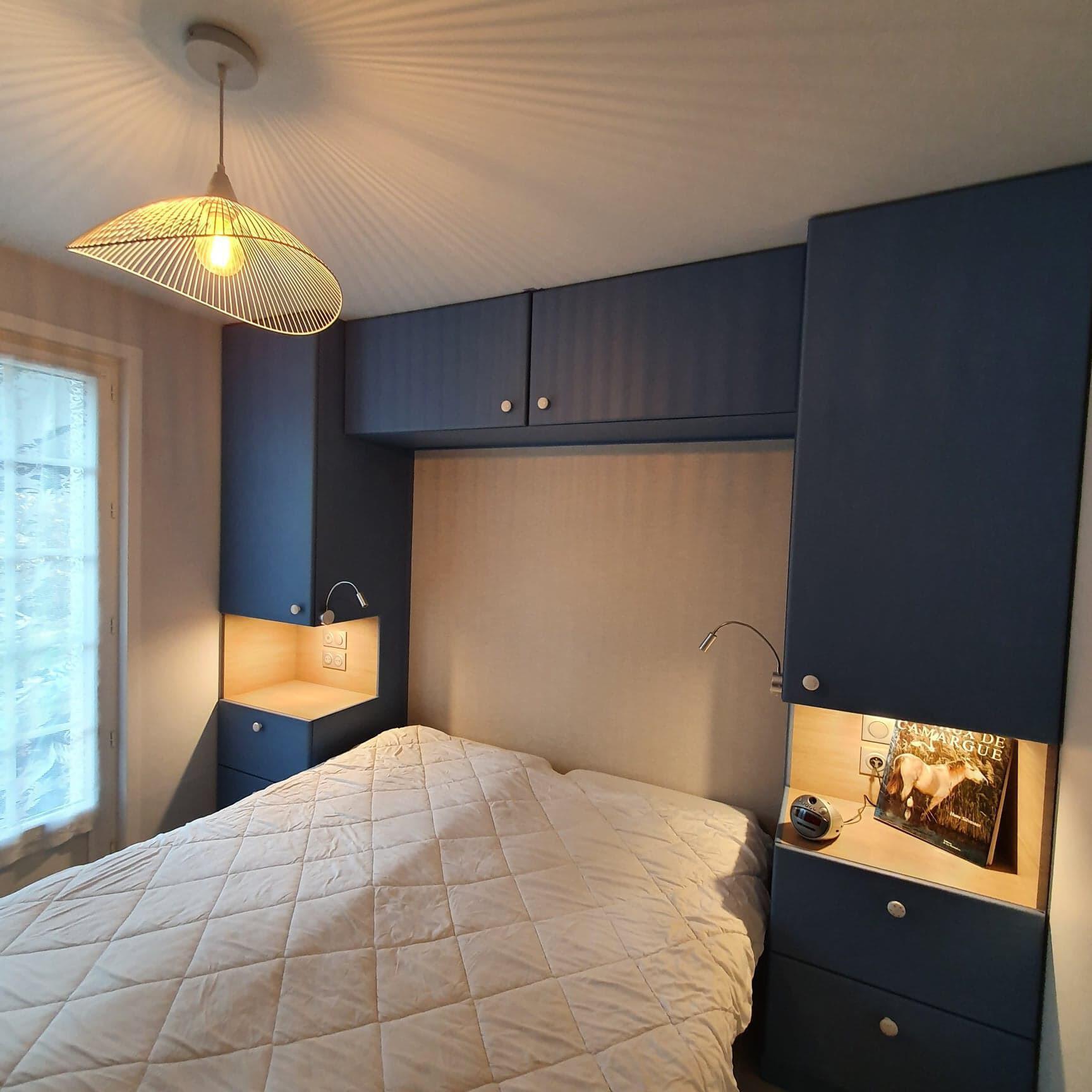 Chambre hirondelle bleue lumiere plafond