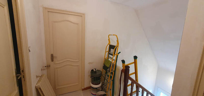 chantier-renovation-cage-escalier-saint-sauveur-des-landes-peintre-decoration