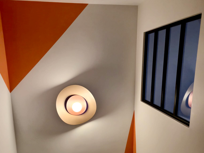 deco-cage-escalier-rennes-formes-geometriques-peinture-et-verriere