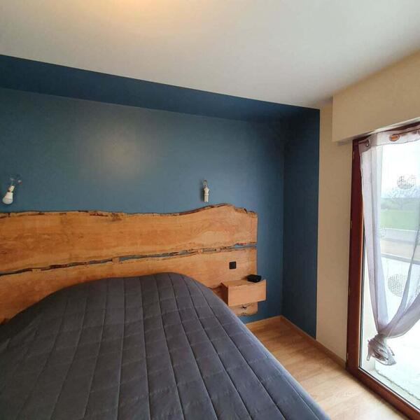 cadre de lit bois massif - déco chambre - peintre décorateur intérieur Fougères