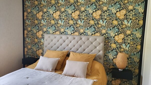 Pose de papier peint chambre à Romagné